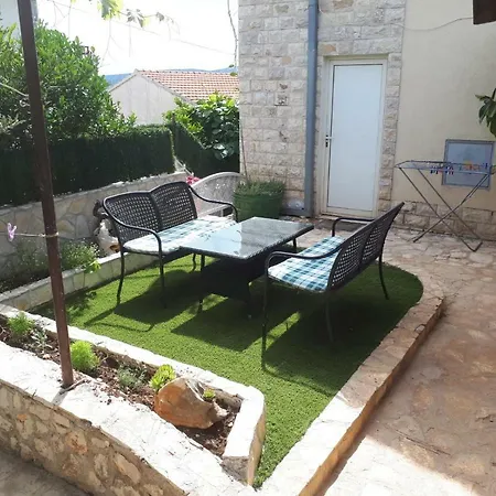 Marina * 特罗吉尔