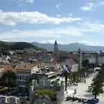 Marina *